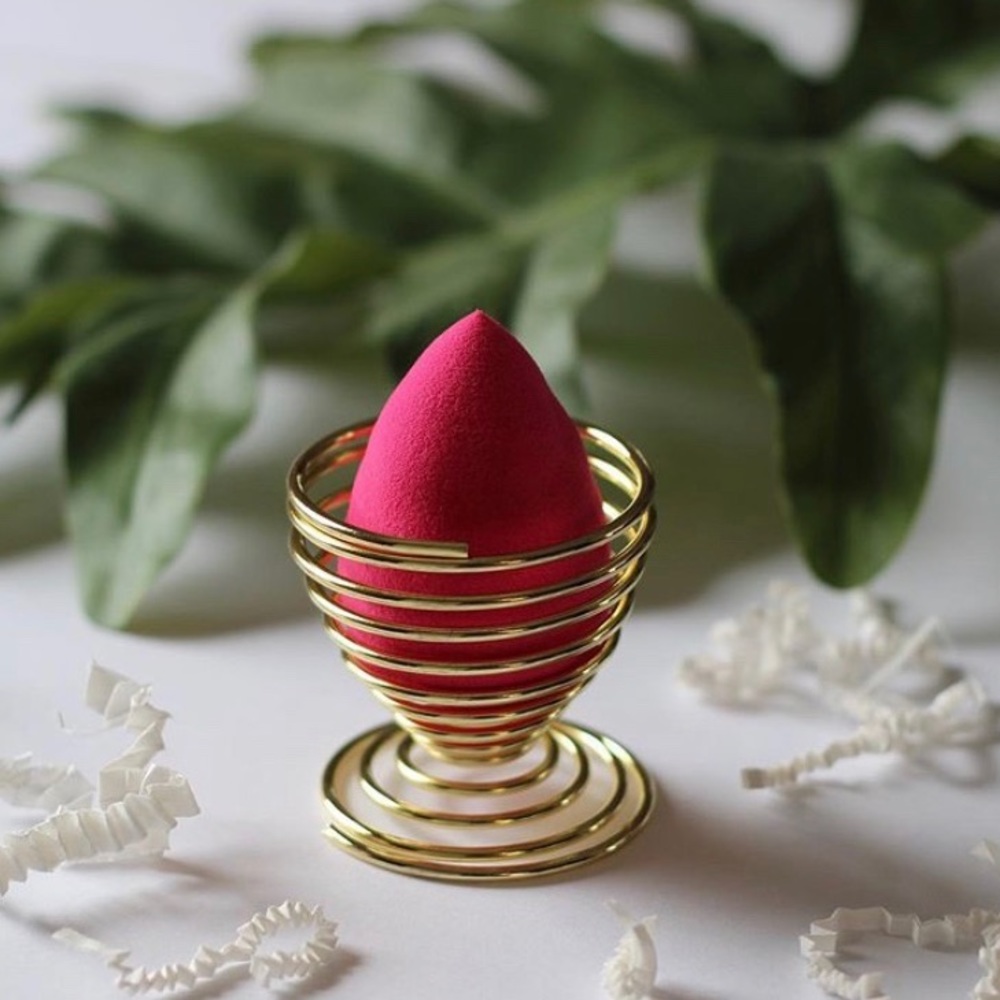 Gold Makeup Beauty Stand with Beauty Sponge